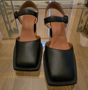 Square-Toed Black Women's Camper Sandals